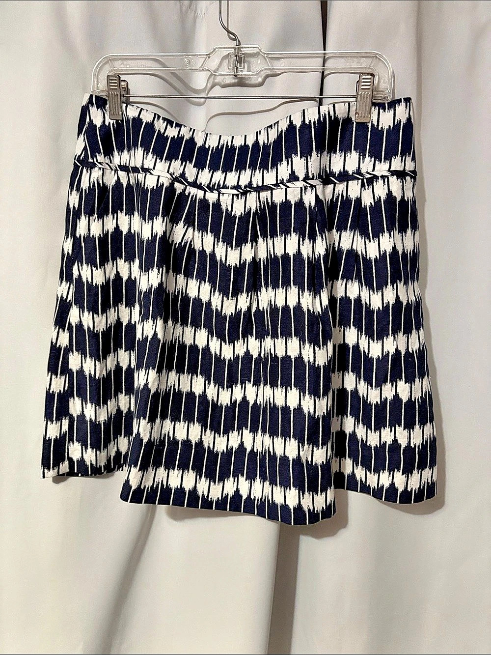 LOFT Abstract Bermuda Shorts Blue & White Size 10